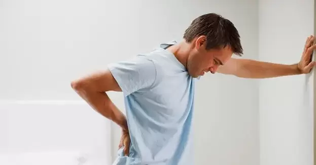 Bolest v lumbosakrální oblasti u muže je známkou chronické prostatitidy